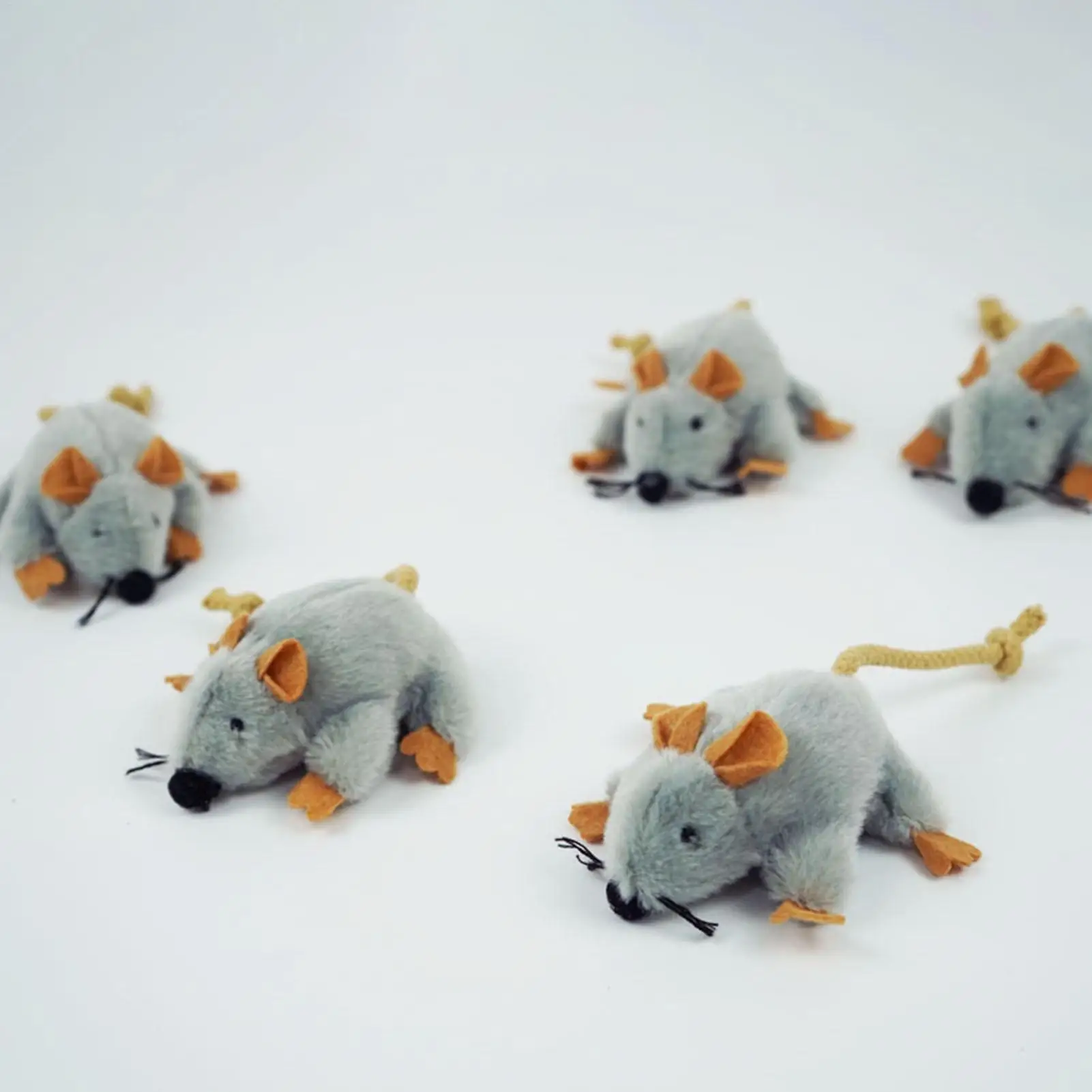 Plüsch-Katzenspielzeug Maus mit Realistisch Beweglichem Schwanz – Bild 3