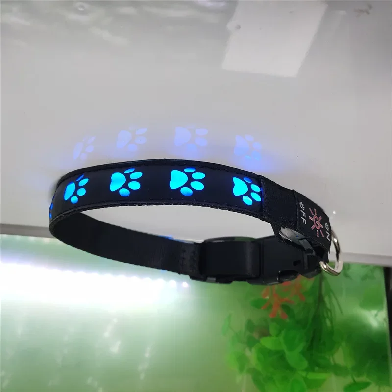 LED-Leuchthalsband für Hunde mit Pfoten-Sicherheitslichtern – Bild 3